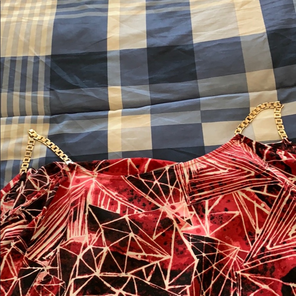 3/4 sleeve shirt with chain link shoulder stripes